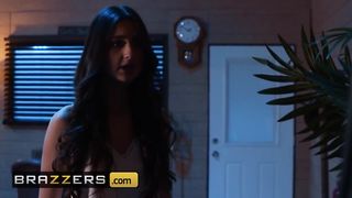 Brazzers - Nữ hoàng tối cao Eliza Ibarra tránh bị phá sản trong kỳ nghỉ